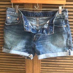 501 Levi’s denim shorts